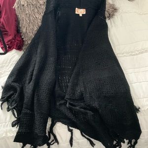 BLACK HOODED OPEN PONCHO